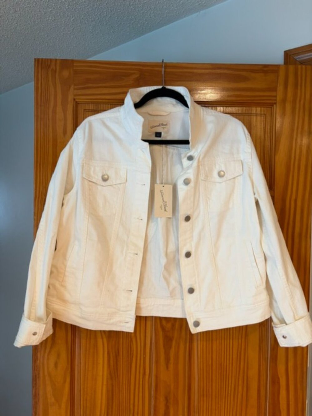 Universal Threads White Denim Jean Jacket NWT L